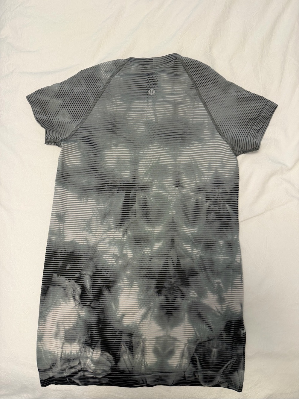 LULULEMON Gray and green Tie-Dye Short Sleeve Women's Athletic Shirt - Picture 2 of 2